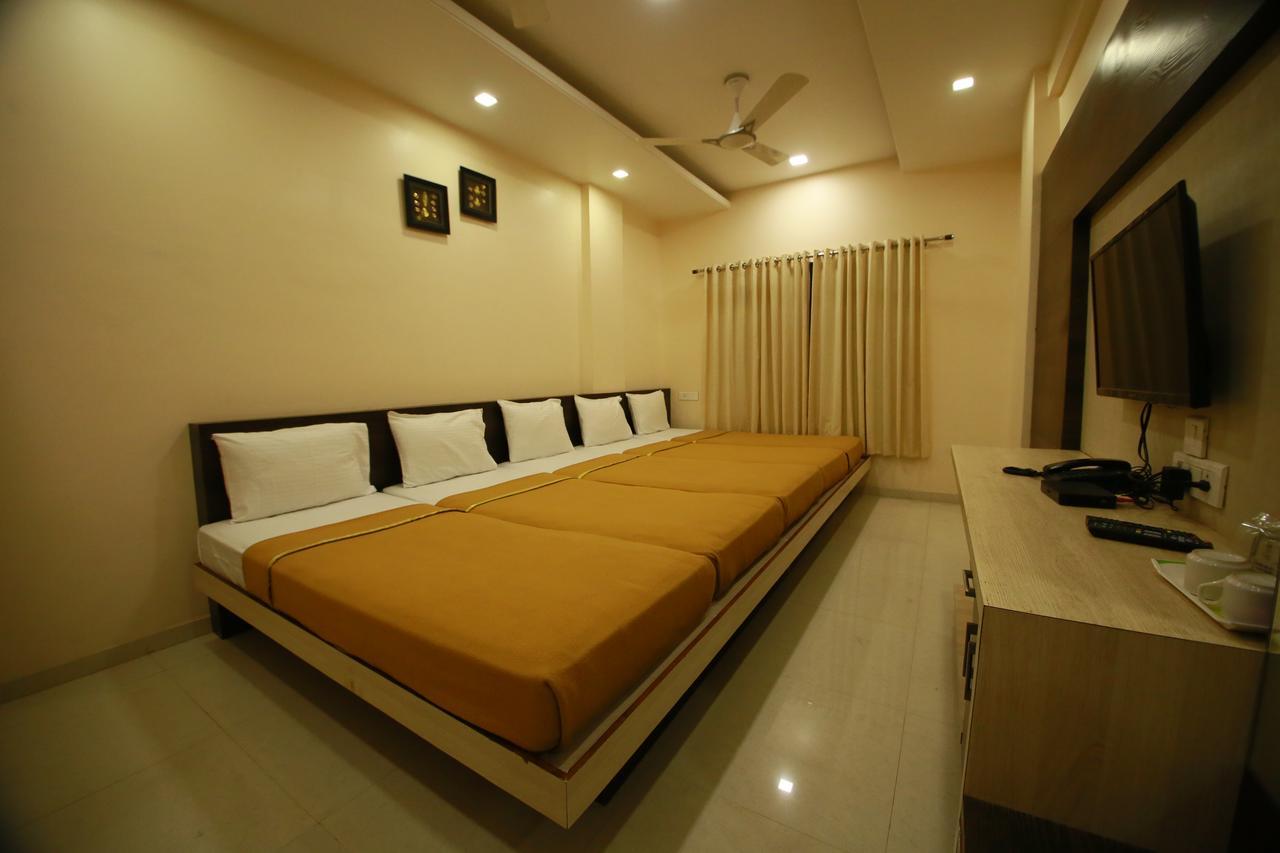 Hotel Madhuri Executive Kolhapur Exterior foto